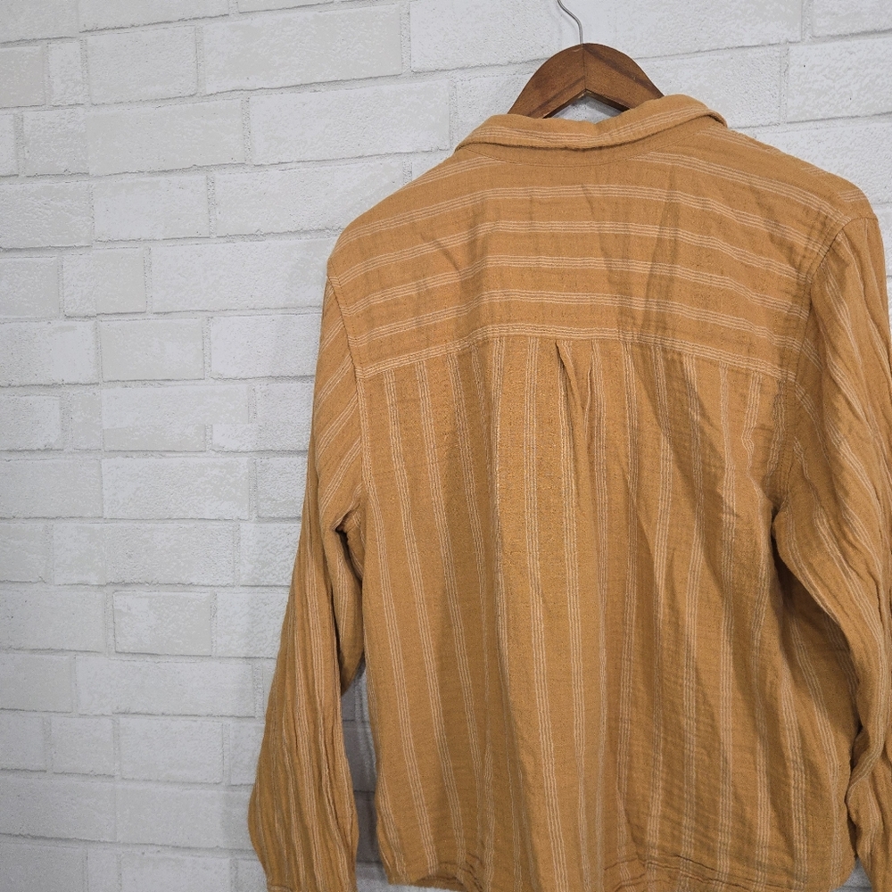 Universal Thread button down top - Picture 11 of 12